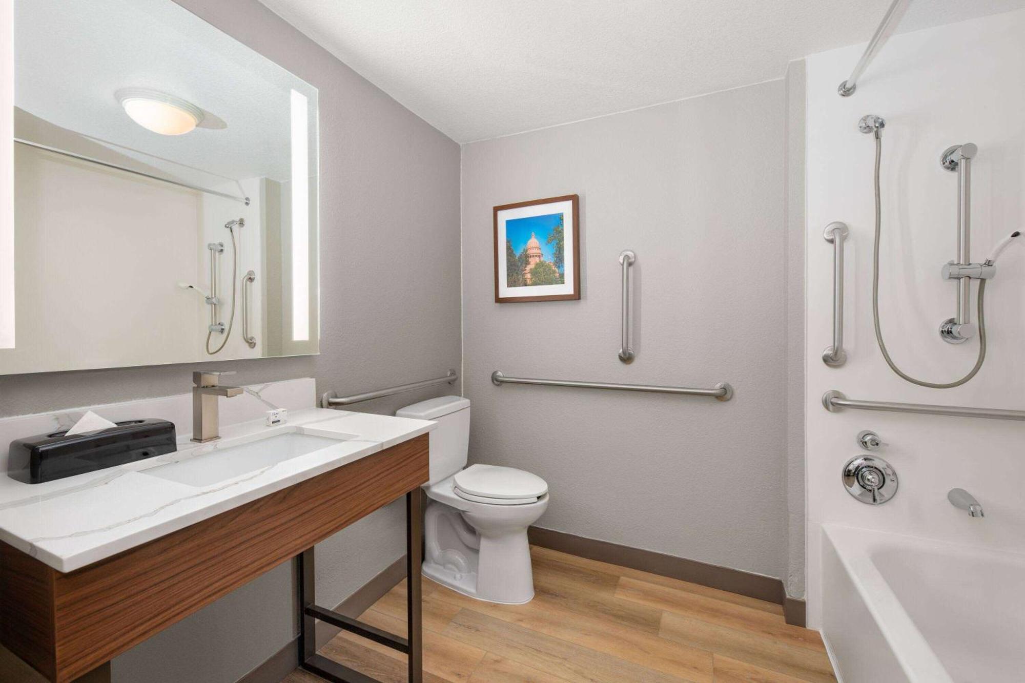 La Quinta By Wyndham Dallas Dfw Airport North 3*