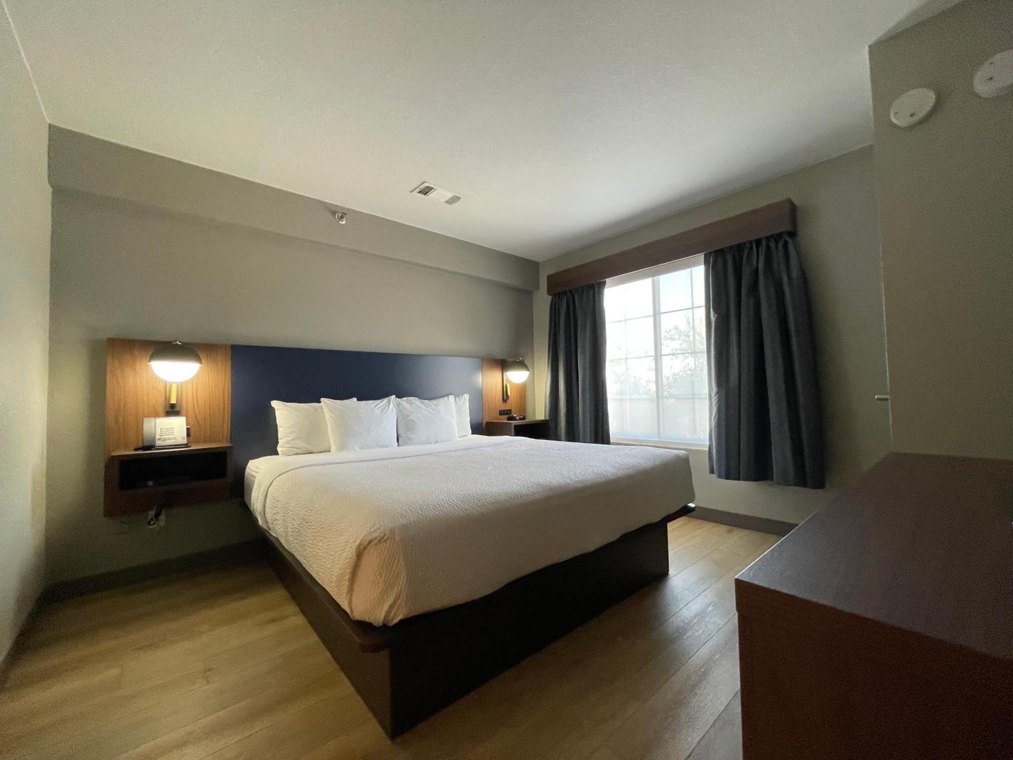 La Quinta By Wyndham Dallas Dfw Airport North Hotel